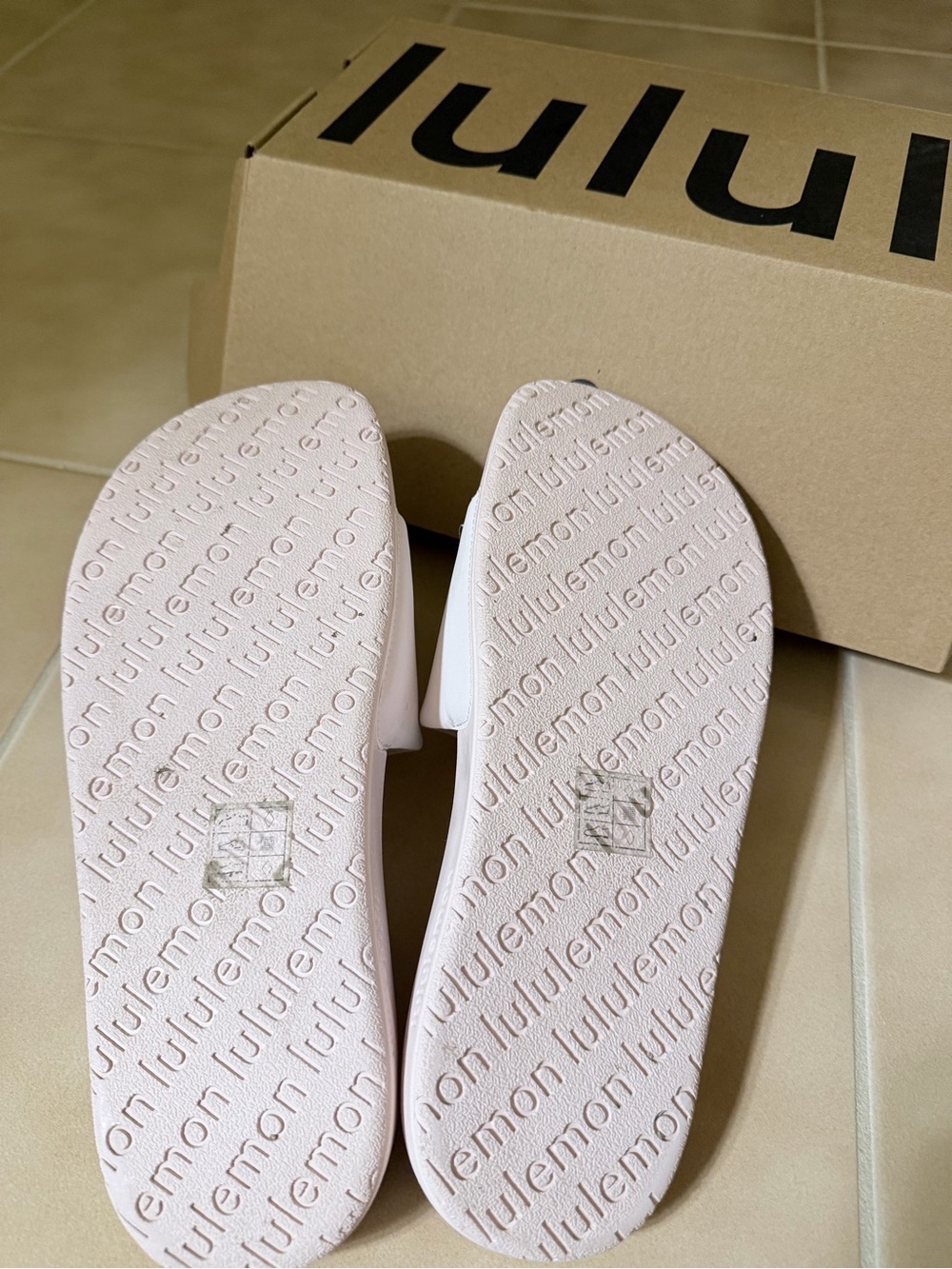 lululemon athletica Women's Slide Sandals pearl Pink sz 8 - Picture 4 of 10